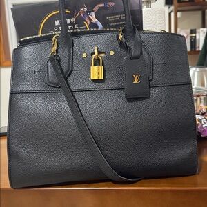 💯% authentic Louis Vuitton Black bag